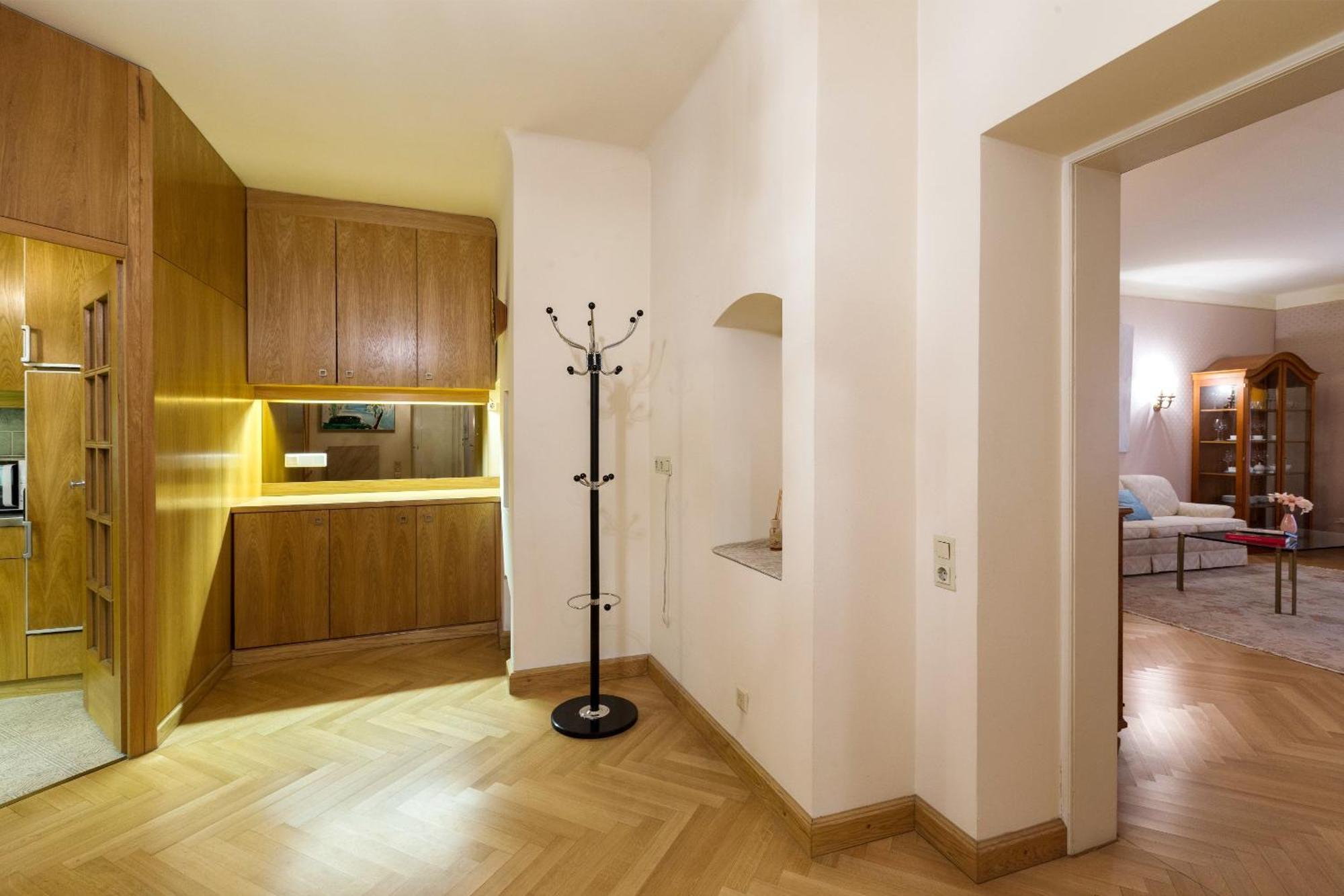Apartment Sonnenfelsgasse Виена Екстериор снимка