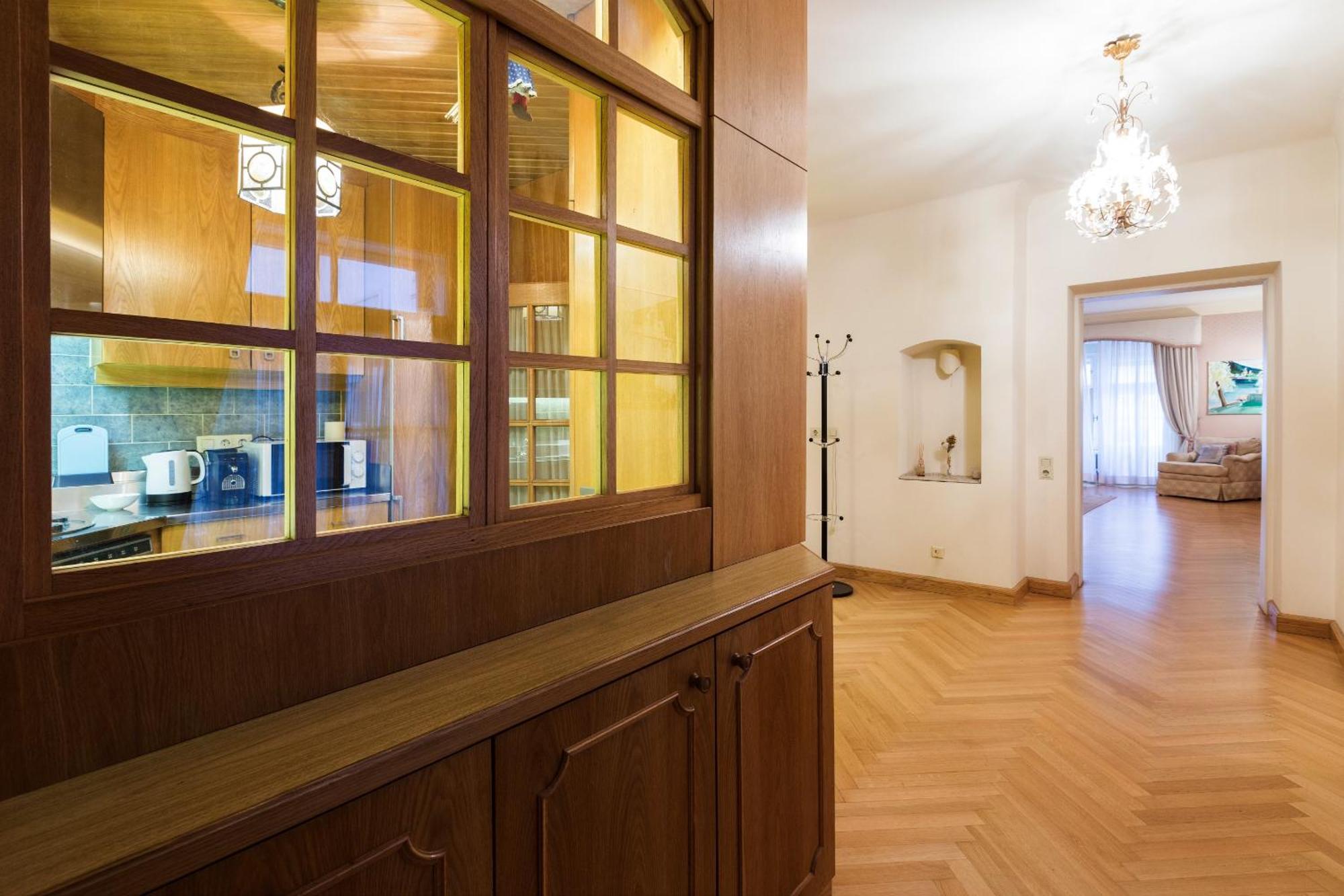 Apartment Sonnenfelsgasse Виена Екстериор снимка