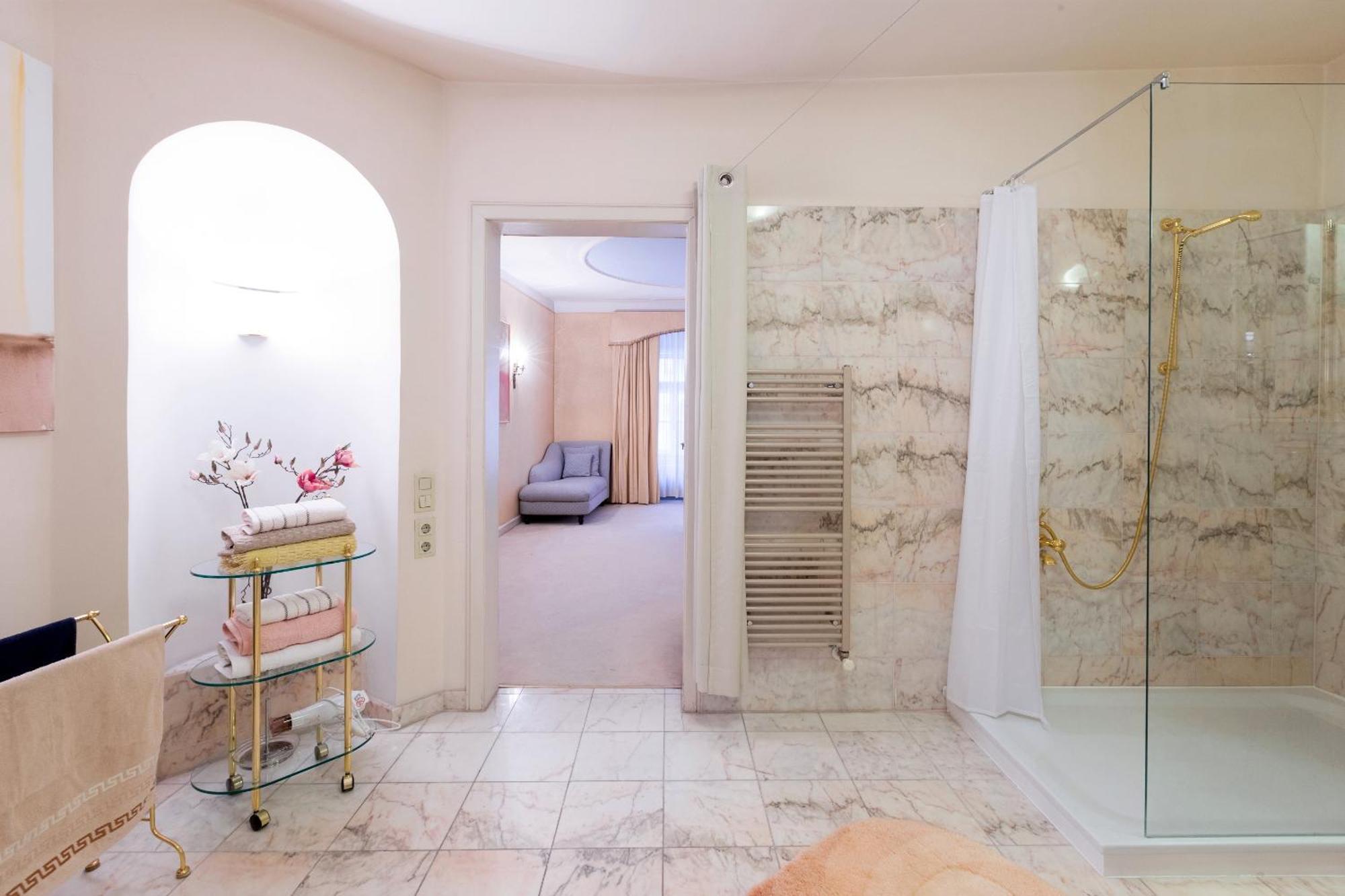 Apartment Sonnenfelsgasse Виена Екстериор снимка